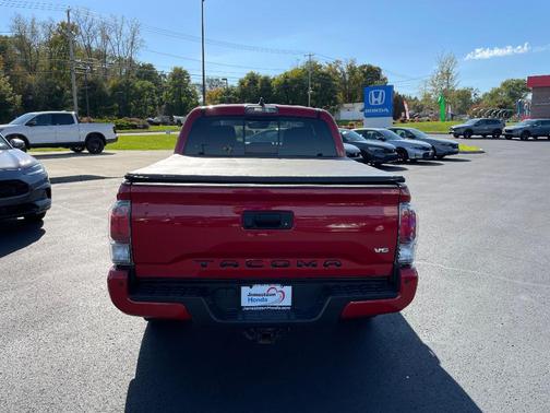 Barcelona Red Metallic 2022 Toyota Tacoma SR