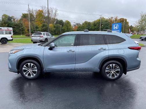 Moon Dust 2020 Toyota Highlander XLE