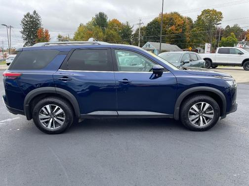 Deep Ocean Blue 2024 Nissan Pathfinder SL