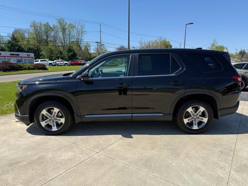 Crystal Black Pearl 2023 Honda Pilot