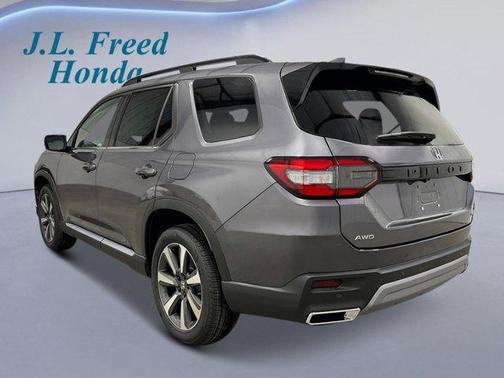 2025 Honda Pilot Touring 8-Passenger