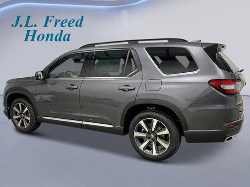 2025 Honda Pilot Touring 8-Passenger