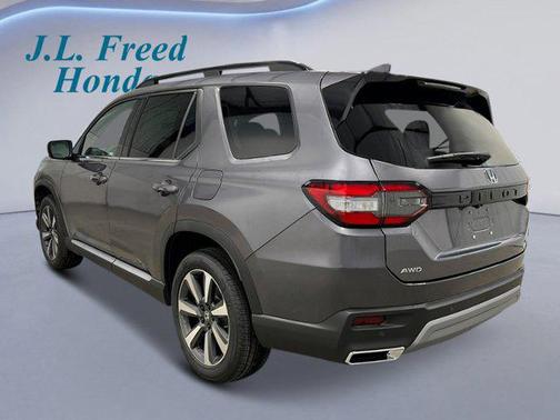 2025 Honda Pilot Touring 8-Passenger