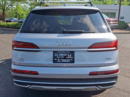 2022 Audi Q7 45 Premium Plus