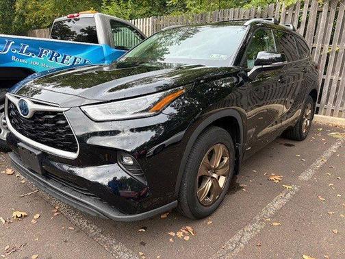 2022 Toyota Highlander Hybrid XLE