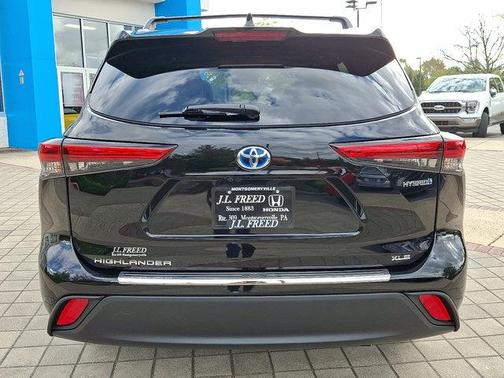 2022 Toyota Highlander Hybrid XLE