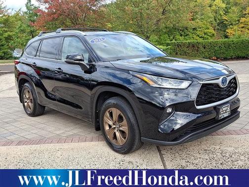 2022 Toyota Highlander Hybrid XLE