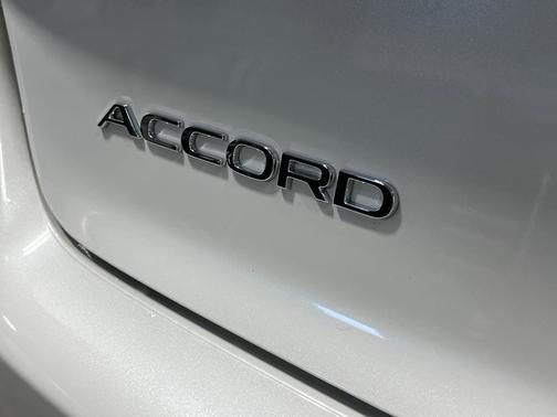 Platinum White Pearl 2026 Honda Accord SE