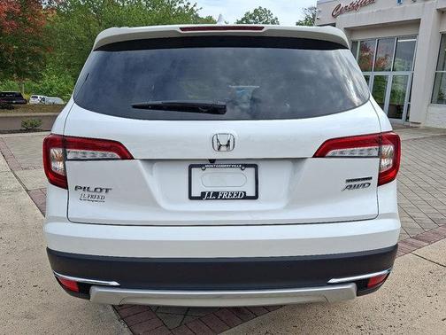 2022 Honda Pilot Touring 8-Passenger