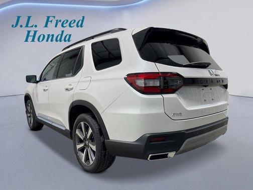 2025 Honda Pilot Touring 8-Passenger