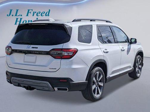 2025 Honda Pilot Touring 8-Passenger