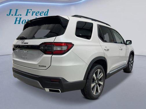 2025 Honda Pilot Touring 8-Passenger