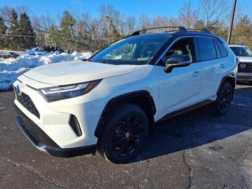 2022 Toyota RAV4 Hybrid SE