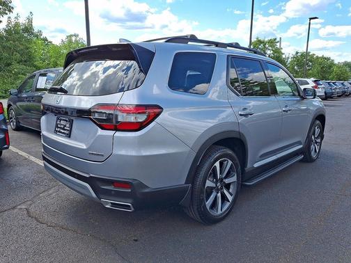 Lunar Silver Metallic 2023 Honda Pilot Touring 8-Passenger