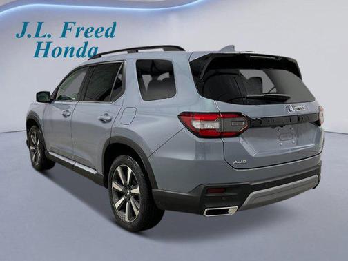 2025 Honda Pilot Touring 8-Passenger