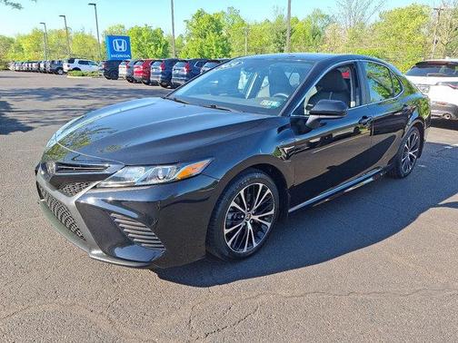 Midnight Black Metallic [Black] 2020 Toyota Camry SE
