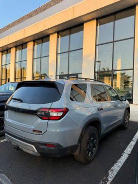 Sonic Gray Pear 2024 Honda Pilot TrailSport