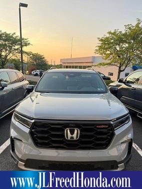 Sonic Gray Pear 2024 Honda Pilot TrailSport