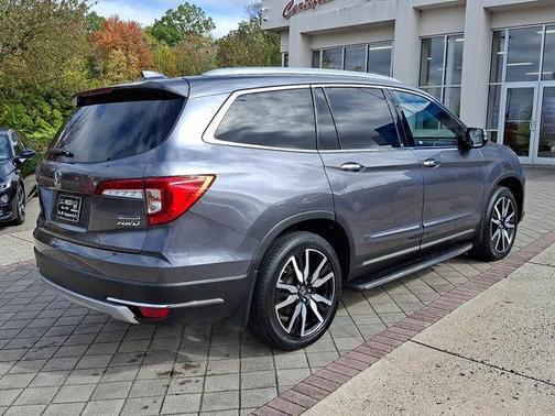 2022 Honda Pilot Touring 8-Passenger