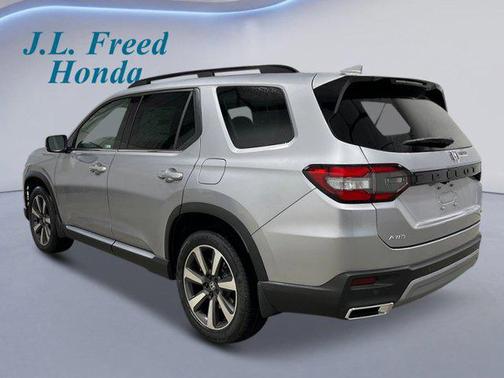2025 Honda Pilot Touring 8-Passenger
