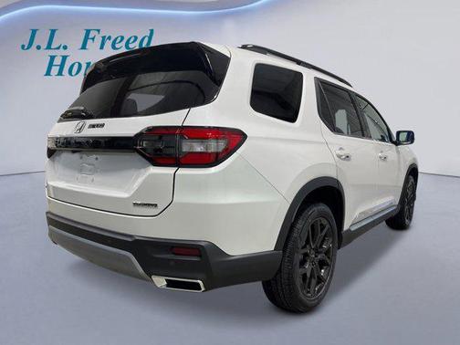 2025 Honda Pilot Touring 8-Passenger