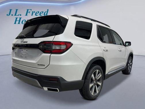 2025 Honda Pilot Touring 8-Passenger