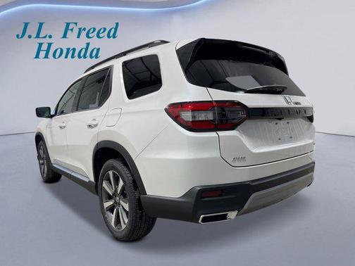 2025 Honda Pilot Touring 8-Passenger