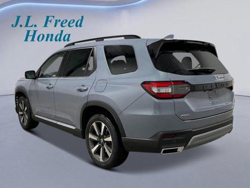 2025 Honda Pilot Touring 8-Passenger
