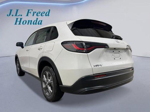 Platinum White Pearl 2026 Honda HR-V LX