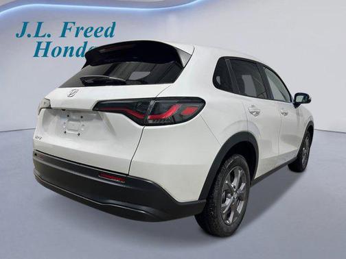 Platinum White Pearl 2026 Honda HR-V LX
