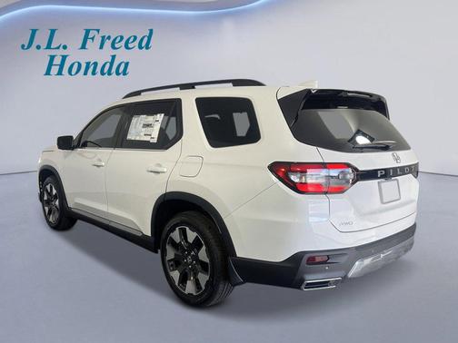 Platinum White Pearl 2026 Honda Pilot Elite
