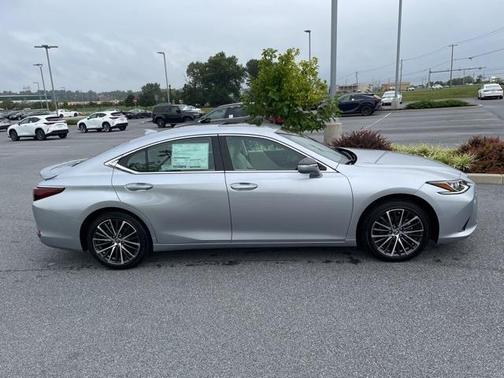 2025 Lexus ES 300h Base