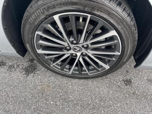 2025 Lexus ES 300h Base