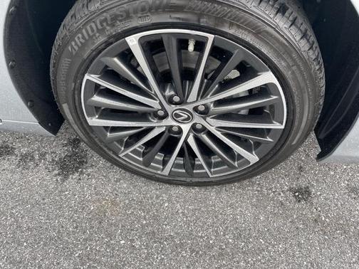 2025 Lexus ES 300h Base