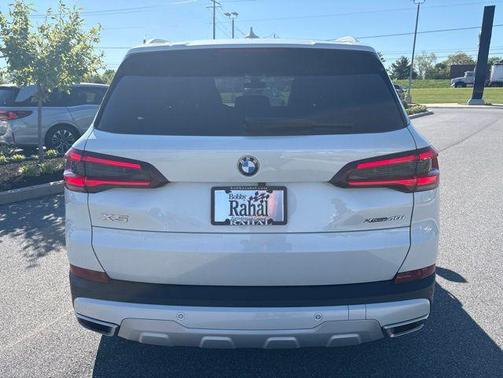 Mineral White Metallic 2023 BMW X5 xDrive40i
