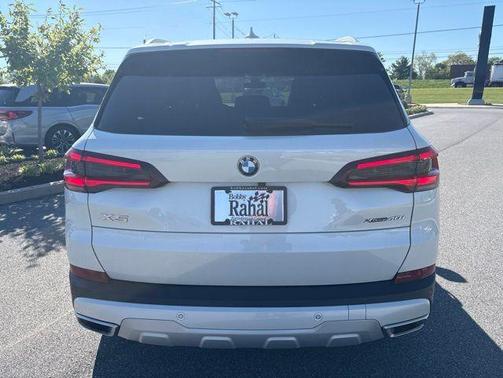 Mineral White Metallic 2023 BMW X5 xDrive40i
