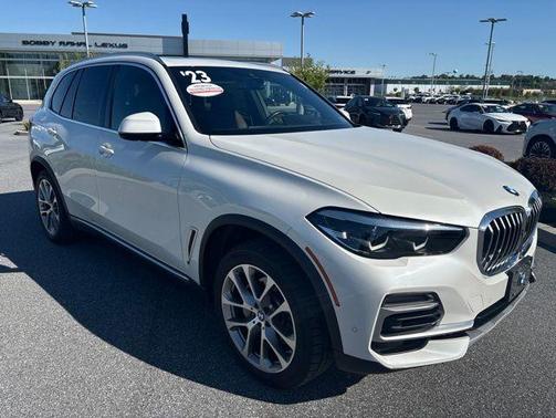 Mineral White Metallic 2023 BMW X5 xDrive40i