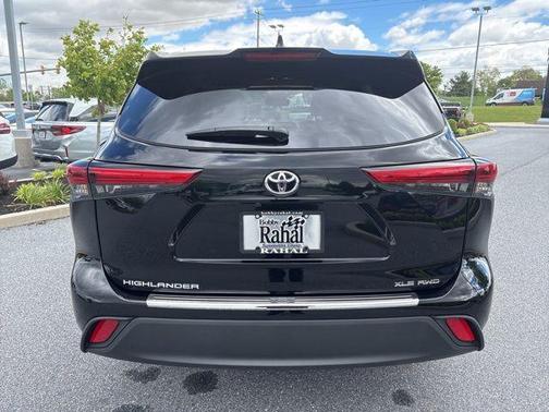 Midnight Black Metallic 2023 Toyota Highlander XLE