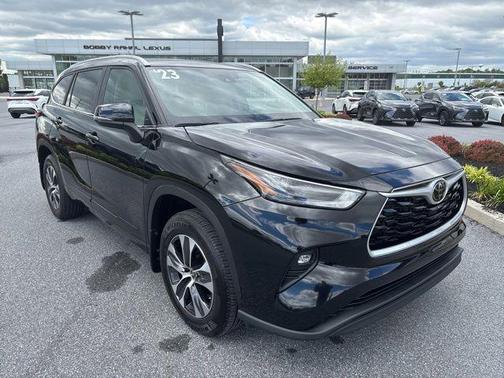 Midnight Black Metallic 2023 Toyota Highlander XLE