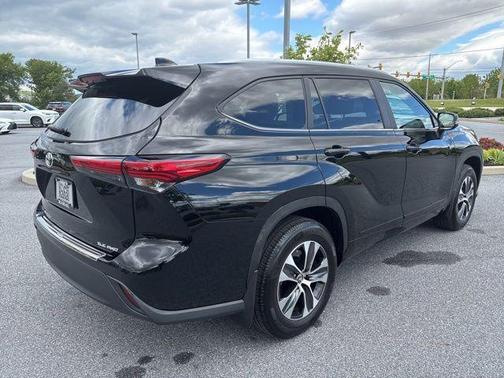 Midnight Black Metallic 2023 Toyota Highlander XLE