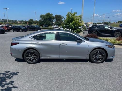 2025 Lexus ES 300h Base
