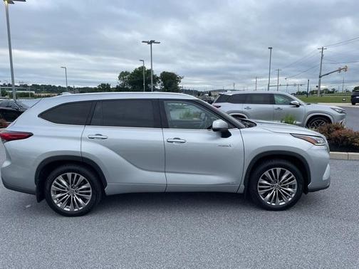 2020 Toyota Highlander Hybrid Platinum