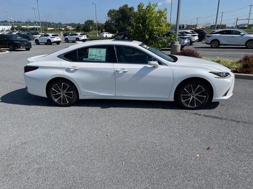 2025 Lexus ES 300h Base