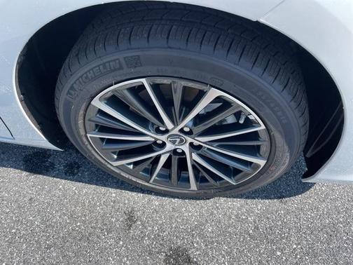 2025 Lexus ES 300h Base