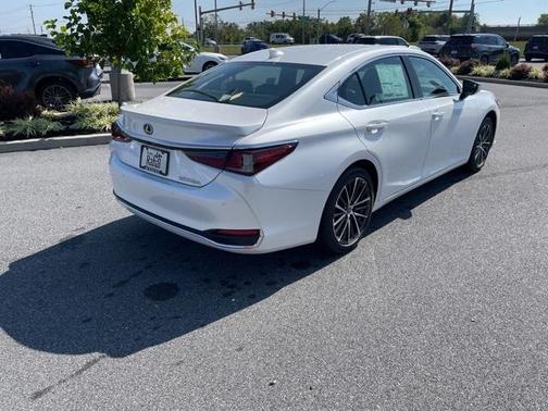 2025 Lexus ES 300h Base