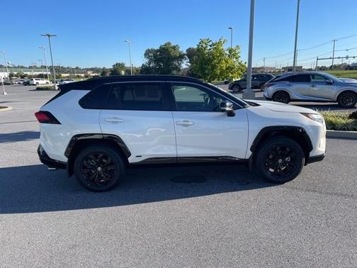 2022 Toyota RAV4 Hybrid SE