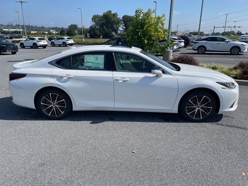 2025 Lexus ES 300h Base