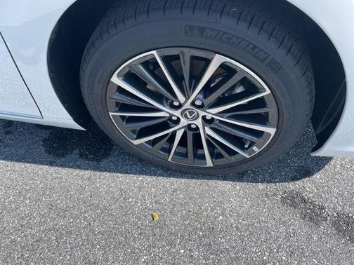 2025 Lexus ES 300h Base