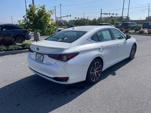 2025 Lexus ES 300h Base