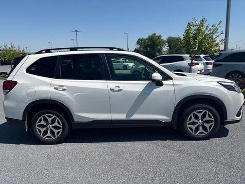 Crystal White Pearl 2024 Subaru Forester Premium